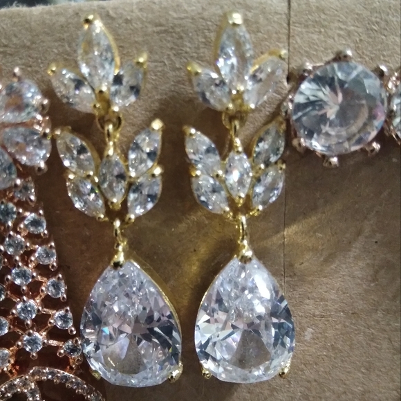 4 pairs pierced Bridal/Prom earrings - Picture 3 of 9